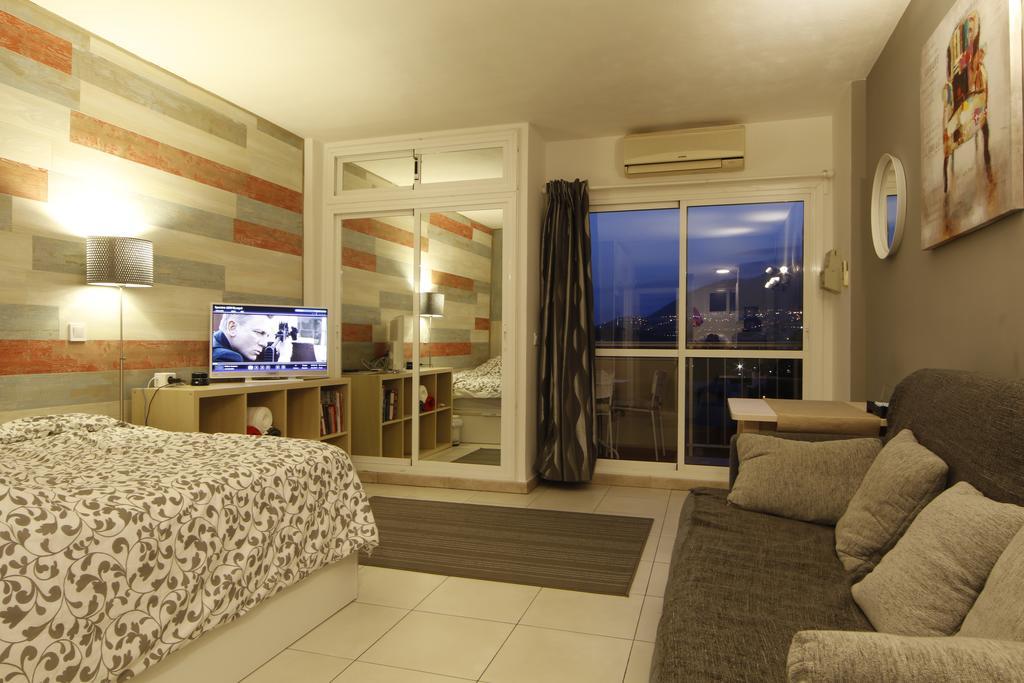Anna & Pierre-Noel Apartment. 贝纳尔马德纳 外观 照片