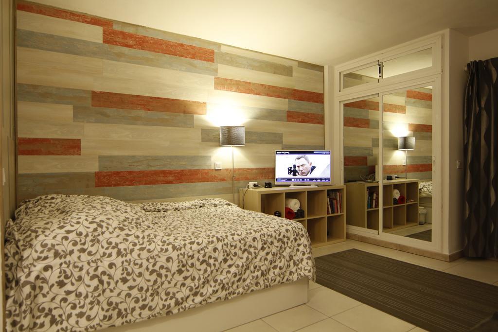 Anna & Pierre-Noel Apartment. 贝纳尔马德纳 外观 照片