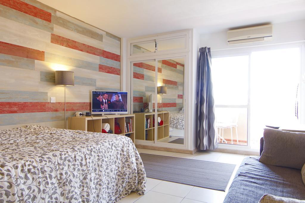 Anna & Pierre-Noel Apartment. 贝纳尔马德纳 外观 照片